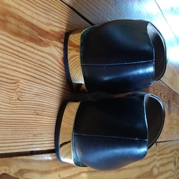 Tahari Ranma ballet flats with gold square heel - Picture 4 of 7